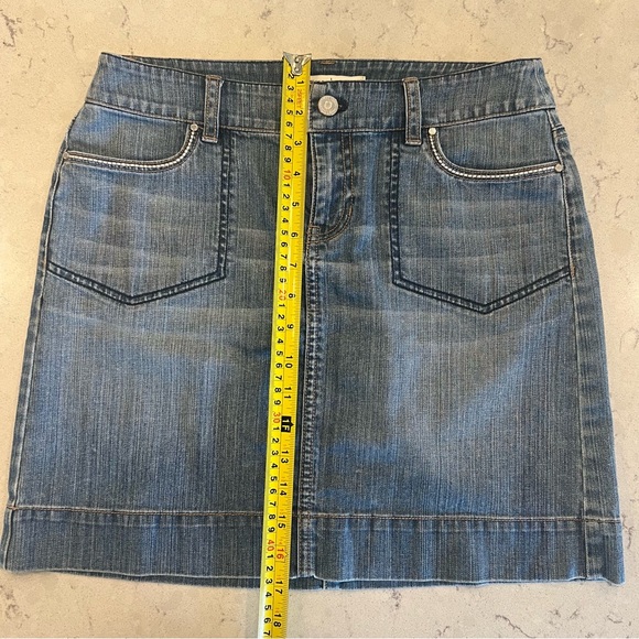 White House Black Market Denim Skirt - size 2 - Picture 4 of 6